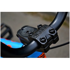 StolenCASINO20.252022MATTEMETALLICBLUE_6-800x800[1]