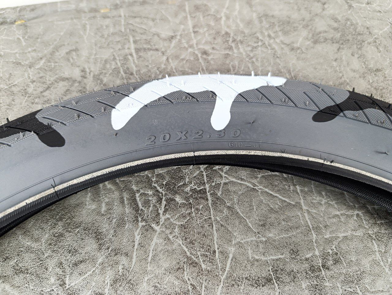 фото - Покришка BMX 20″ х 2.4 камуфляж білий