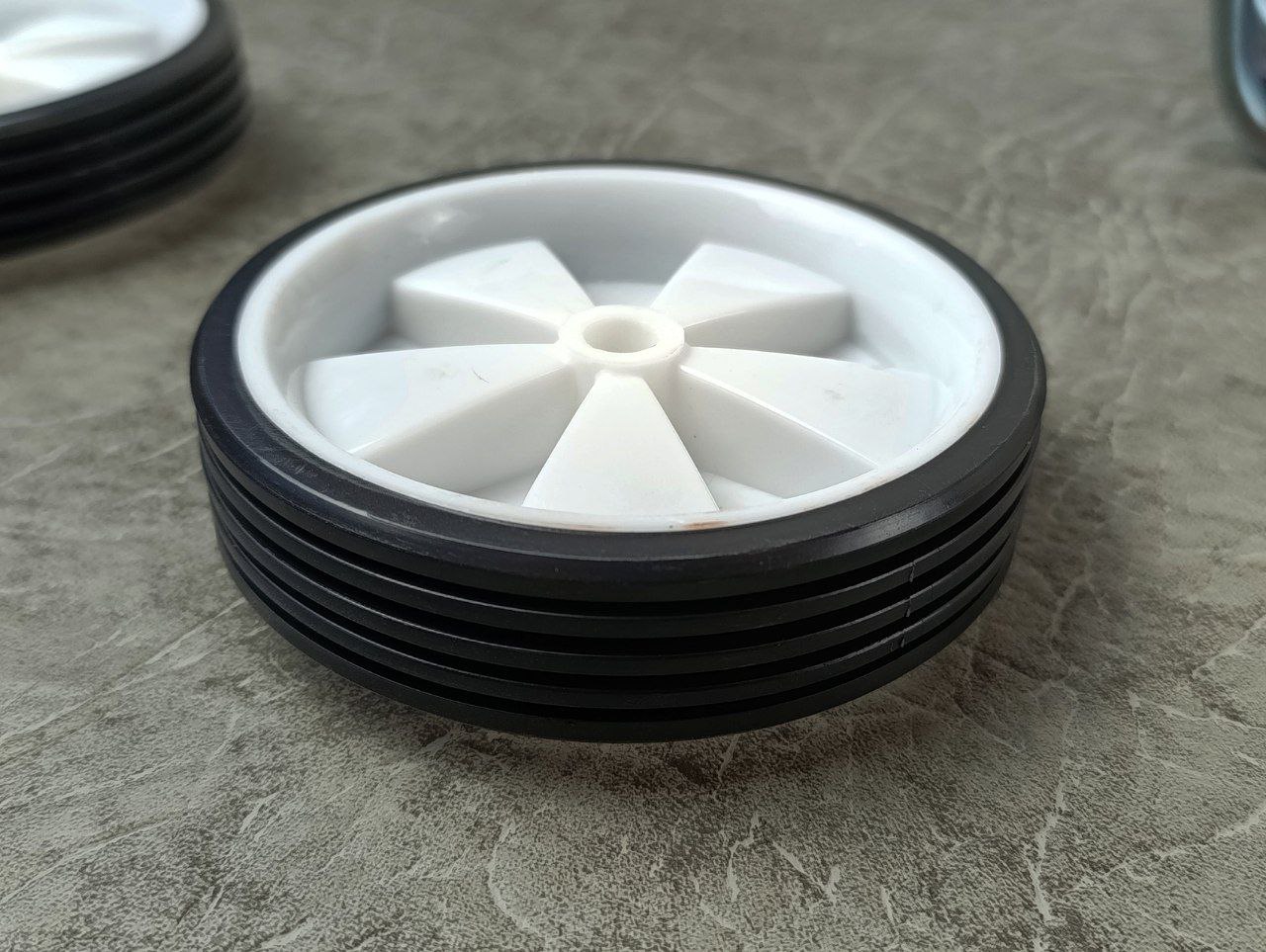 фото - Боковые колеса на велосипед 12″-20″ FSK-BH-204 белые с черным