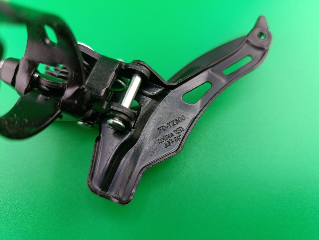 фото - Переключатель перед. индекс. под трубу 28,6мм в/тяга черн. SHIMANO FD-TZ500