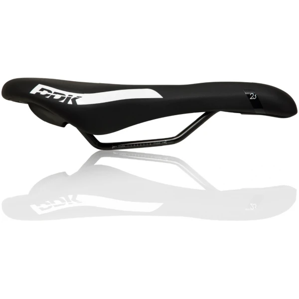 SAD-486-sedlo-sportivnoe-s-otverstiem-DDK-3737V-272140-chernoe-s-belyim-10635-1980x1360