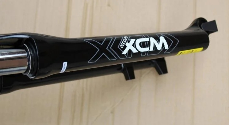 Вилка 26' Suntour XCM Disk / V-brake 1-1 / 8 чорна (26-XCM)