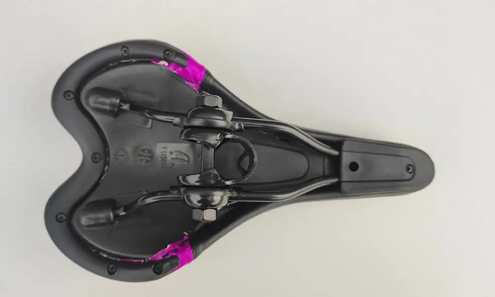 Седло Intenzo AVY-6753 черный/розовый (6753-black-pink)