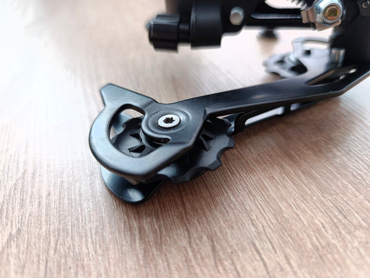 фото - Задній перемикач SUNRUN RD-HG27A під болт чорний