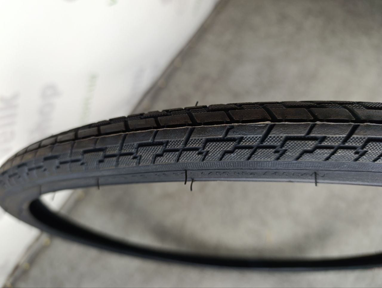 фото - Покрышка CST CITY 24X1-3/8 (37-540) C979D